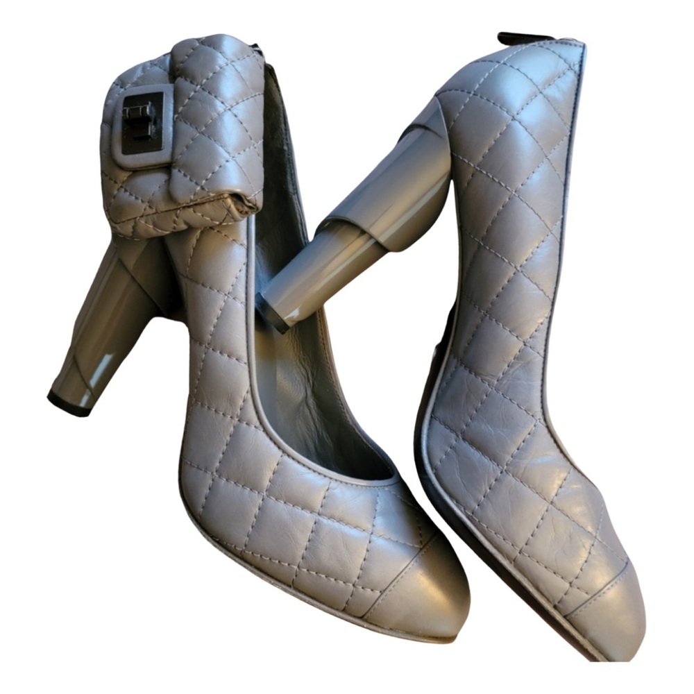Chanel grey quilted pumps